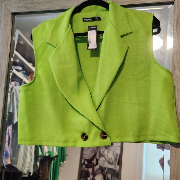 Textured Green Cropped Sleeveless blazer - Picture 11 of 12